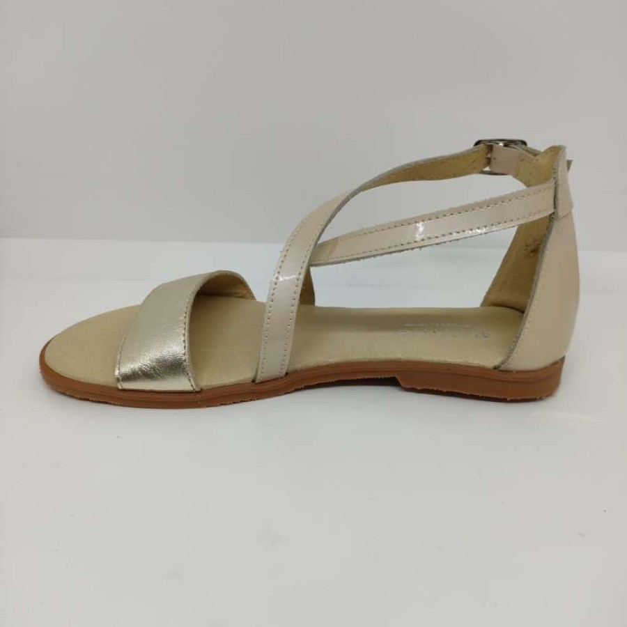 Sandalia Charol Beige Dorada Hebilla - Imagen 5