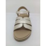 Sandalia Piel Platino Suela Beige Hebilla. Zapy.
