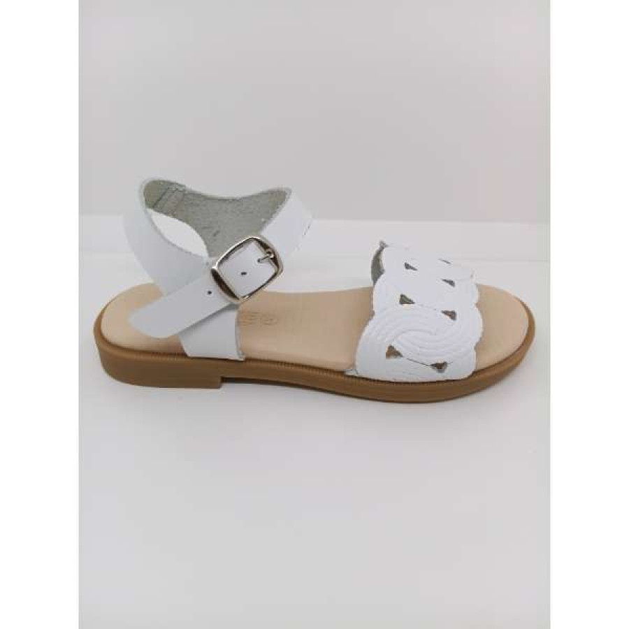 Sandalia Piel Blanca Aros Hebilla. Coquette. - Imagen 2
