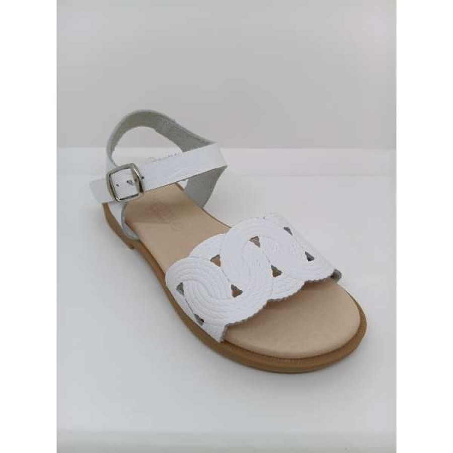 Sandalia Piel Blanca Aros Hebilla. Coquette. - Imagen 5