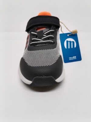 Zapatilla Deportiva tela Negra Naranja Velcro Cordón Elástico. Mustang.