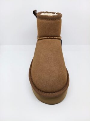 Bota Australiana Camel Doble Suela. Detalle Bordado. Mustang.