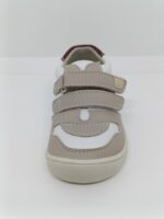 Zapatilla deportiva Piel Blanca y Burdeos Velcro. Pirufin.