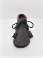 Bota Serraje Gris Flecos Cordón. Chuches.