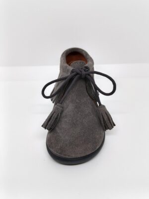 Bota Serraje Gris Flecos Cordón. Chuches.