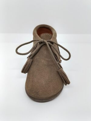 Bota Serraje Taupe Flecos Cordón. Chuches.