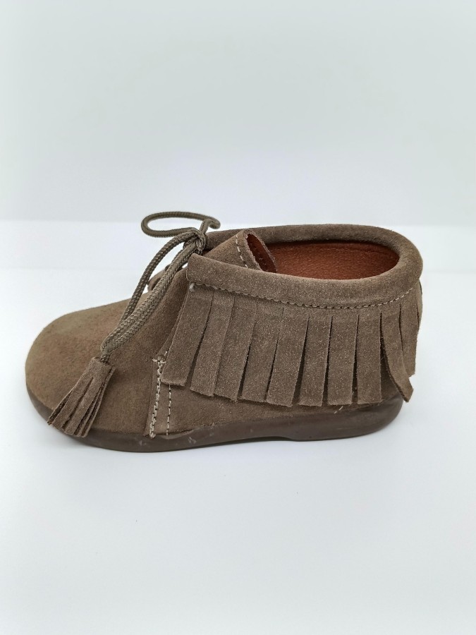 Bota Serraje Taupe Flecos Cordón. Chuches. - Imagen 2
