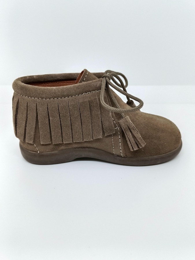 Bota Serraje Taupe Flecos Cordón. Chuches. - Imagen 4