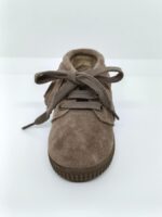 Bota Serraje Taupe Flecos Cordón. Batilas.