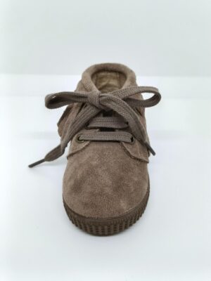 Bota Serraje Taupe Flecos Cordón. Batilas.