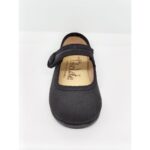 Mercedita Serraje Gris Botón Velcro. Tokolate.