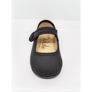 Mercedita Serraje Gris Botón Velcro. Tokolate.